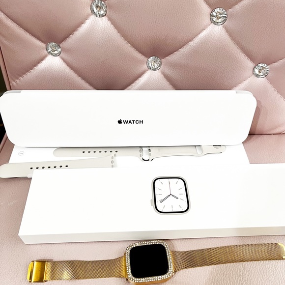 Apple Watch Series 7 - Picture 1 of 2